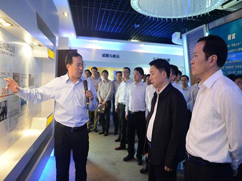 镇江市委书记夏锦文莅临sunbet股份视察